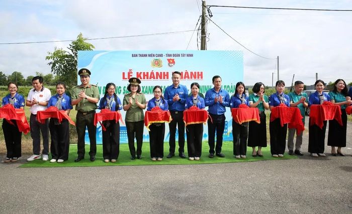 Khánh thành tuyến đường sáng-xanh-sạch đẹp-văn minh-an toàn.