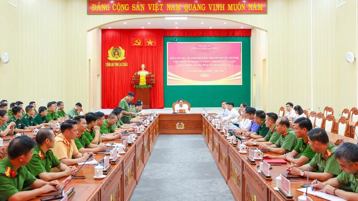 Quang cảnh buổi biểu dương.