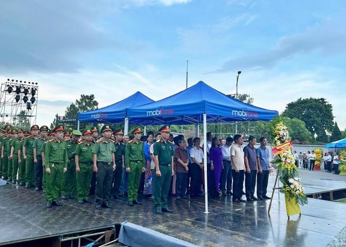 Các cựu chiến binh, lực lượng vũ trang và đồng bào cả nước thăm viếng các nghĩa trang liệt sĩ tháng 7/2026.
