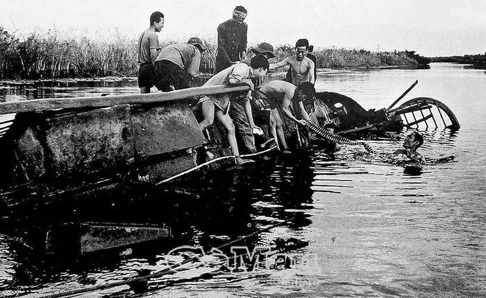 Ngày 18/12/1970, du kích U Minh dùng vũ khí tự tạo đánh chìm tàu “mặt dựng” tại ngọn sông Cái Tàu, trong lúc địch đang yểm trợ cho bộ binh đánh phá vùng này. Ảnh tư liệu: VÕ AN KHÁNH