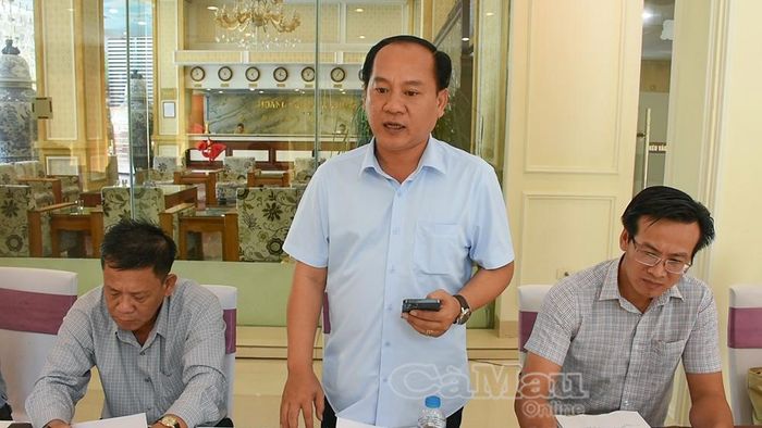 Ông Nguyễn Chí Công, Phó Giám đốc Sở Văn hóa, Thể thao và Du lịch tỉnh Cà Mau, phát biểu về việc xây dựng không gian trưng bày sản phẩm OCOP và không gian văn hóa Cà Mau ở Ninh Bình.