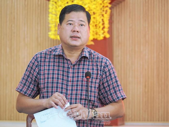 Đồng chí Đặng Minh Pháp, Phó Bí thư Đảng ủy, Chủ tịch UBND xã An Trạch, báo cáo tình hình phát triển kinh tế - xã hội của địa phương 6 tháng đầu năm 2026.