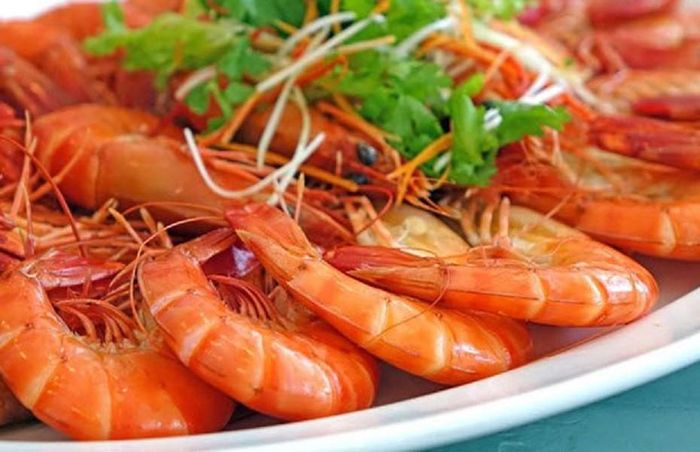 Hấp hoặc luộc tôm sẽ giúp giữ lại tốt nhất các dưỡng chất. Ảnh minh họa.
