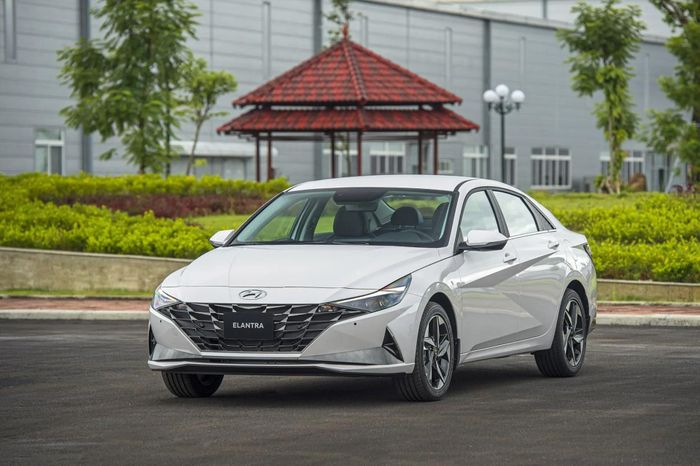 Hyundai Elantra là mẫu xe phổ thông vẫn có thể sở hữu chất lượng cao