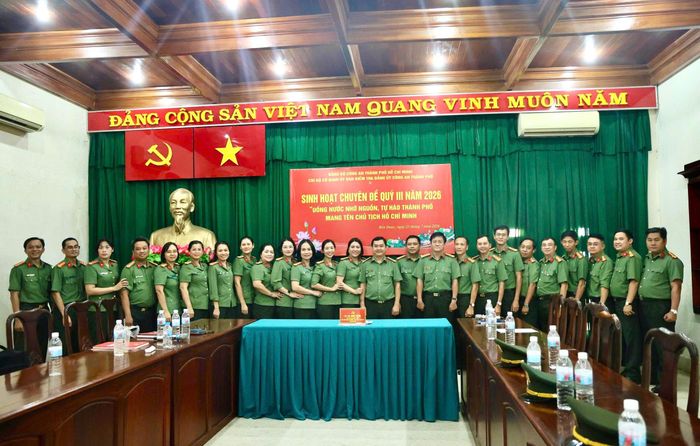 Chi bộ CQUBKTĐU Công an TPHCM tổ chức sinh hoạt chuyên đề quý III năm 2026 với chủ đề “Uống nước nhớ nguồn - Tự hào Thành phố mang tên Chủ tịch Hồ Chí Minh”