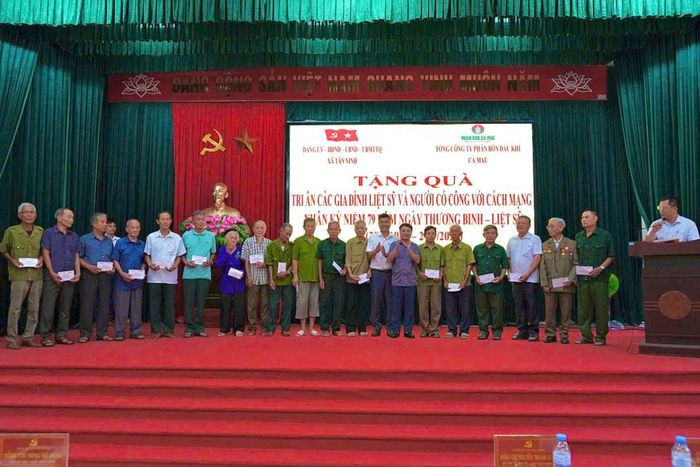Những phần quà nghĩa tình từ PVCFC được trao gửi đến các gia đình chính sách tại xã Tân Ninh, tỉnh Thanh Hóa tiếp nối đạo lý “Uống nước nhớ nguồn”
