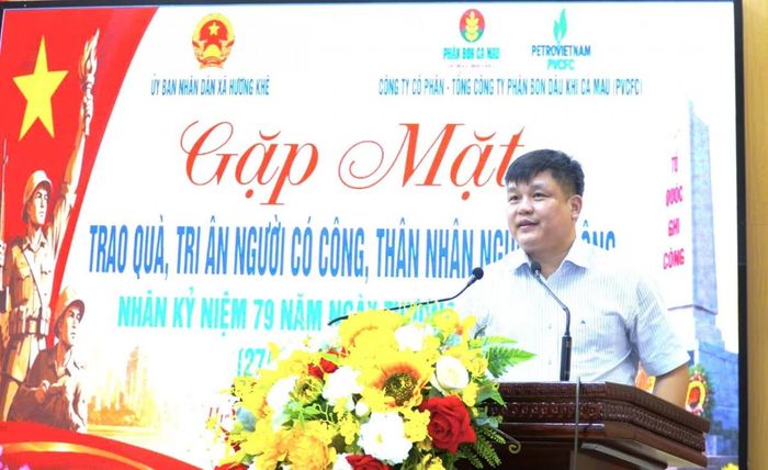 Đồng chí Trần Quốc Bảo, Phó Bí thư Đảng ủy, Chủ tịch UBND xã Hương Khê phát biểu tại Chương trình