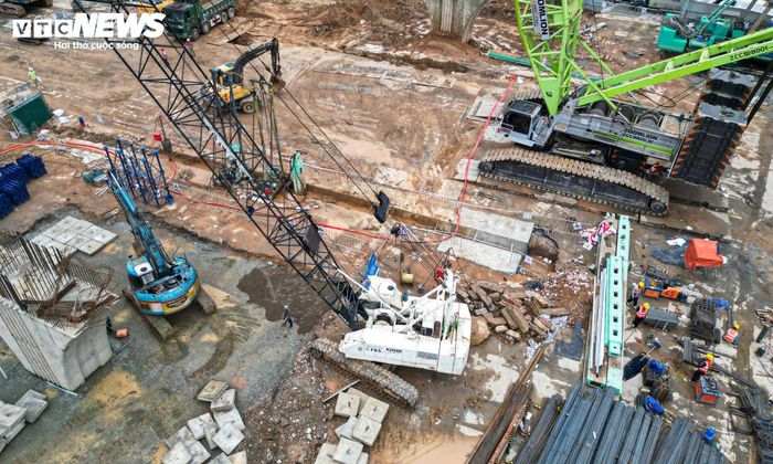  Ban Quản lý Đường sắt đô thị Hà Nội (MRB) cho biết việc xây dựng công trình ngầm giữa khu vực nội đô có yêu cầu kỹ thuật rất cao, do đó công tác bảo đảm an toàn luôn được đặt lên hàng đầu. Bên cạnh an toàn kết cấu công trình, dự án cũng chú trọng hạn chế ảnh hưởng đến giao thông và sinh hoạt của người dân trong suốt thời gian thi công.