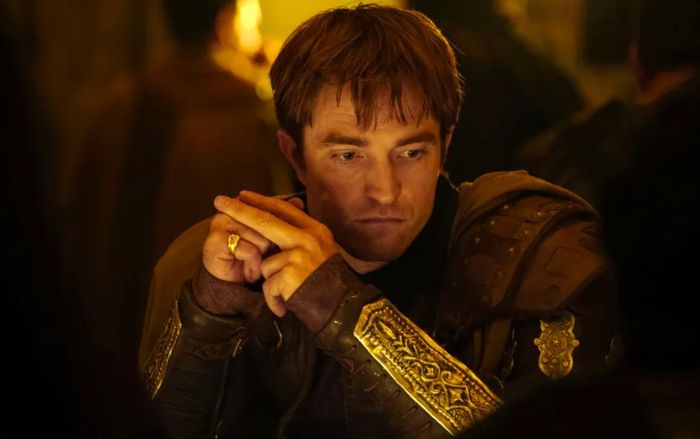 Robert Pattinson hóa thân thành kẻ phản diện Antinous