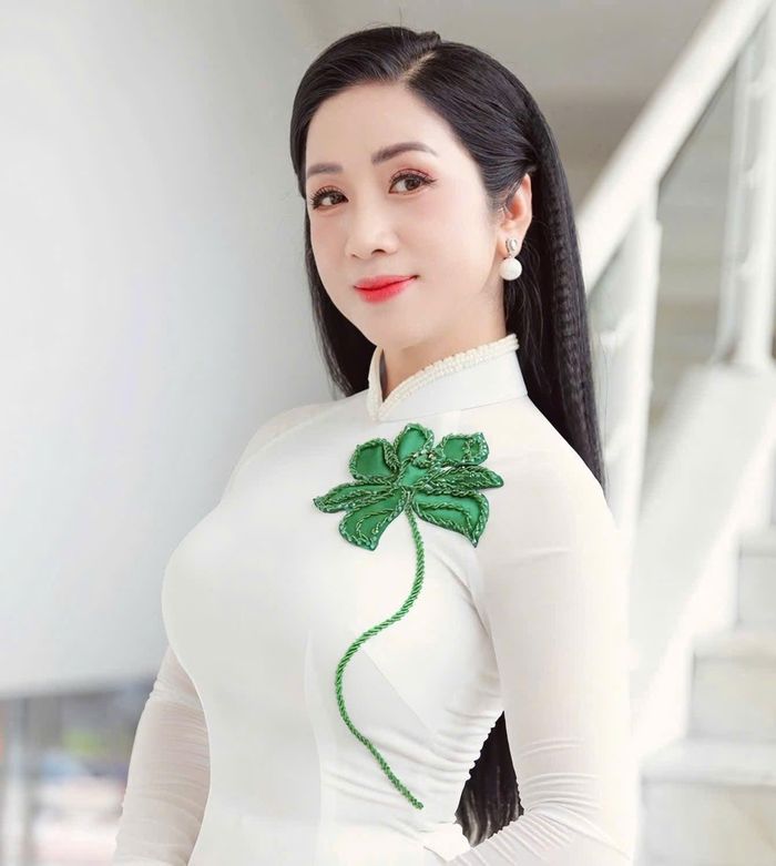 NSƯT Phương Nga.