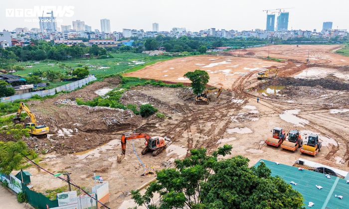 Theo thiết kế, tuyến metro số 2 sẽ khai thác 10 đoàn tàu, mỗi đoàn gồm 4 toa. Tốc độ vận hành tối đa đạt 110 km/h trên đoạn đi trên cao và 80 km/h đối với đoạn đi ngầm.