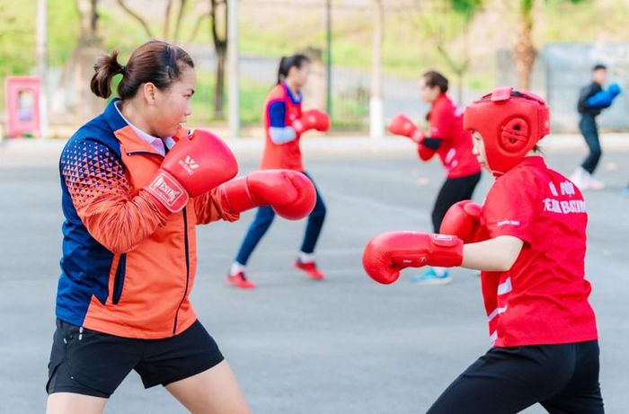 Một buổi tập của các võ sĩ boxing nữ Hà Nội. Ảnh: Boxing Hà Nội