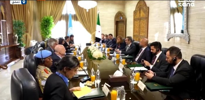 Trong các cuộc họp với quan chức cấp cao Syria, Tổng thư ký Liên hợp quốc António Guterres cam kết hỗ trợ Syria trong quá trình tái thiết. Ảnh: Reuters