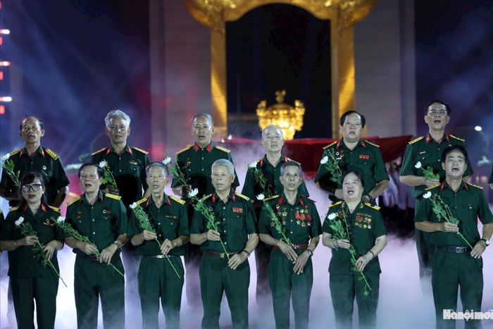Chương trình còn có sự tham gia của các cựu chiến binh, thương binh, bệnh binh. Ảnh: Viết Thành