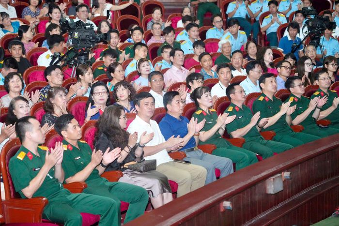Các đại biểu tham dự chương trình. Ảnh: Phạm Hùng