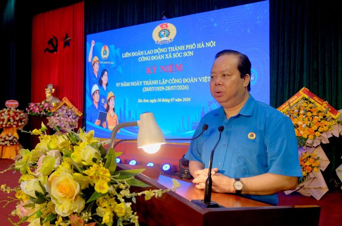 Phó Chủ tịch Liên đoàn Lao động thành phố Hà Nội Đỗ Trọng Nam phát biểu tại lễ kỷ niệm. Ảnh: Tùng Nguyễn.
