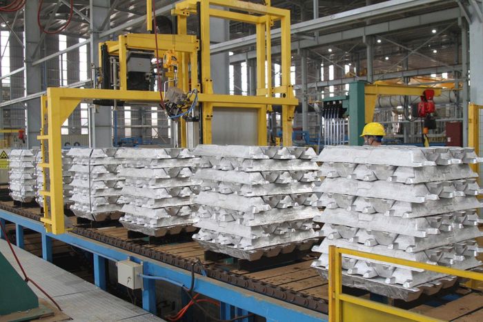 Sản phẩm nhôm thỏi đầu tiên của Việt Nam được sản xuất tại Công ty TNHH Luyện Kim Trần Hồng Quân.Ảnh: PV