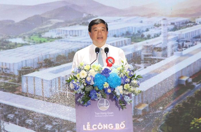 Ủy viên Trung ương Đảng, Bí thư Tỉnh ủy, Trưởng Đoàn Đại biểu Quốc hội tỉnh Lâm Đồng Y Thanh Hà Niê Kđăm phát biểu tại lễ công bố sản phẩm nhôm thỏi đầu tiên của Việt Nam. Ảnh: PV