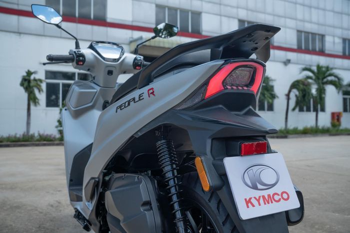 Các tiện ích thông minh mà Kymco People R 125 sở hữu cũng rất đáng gờm.