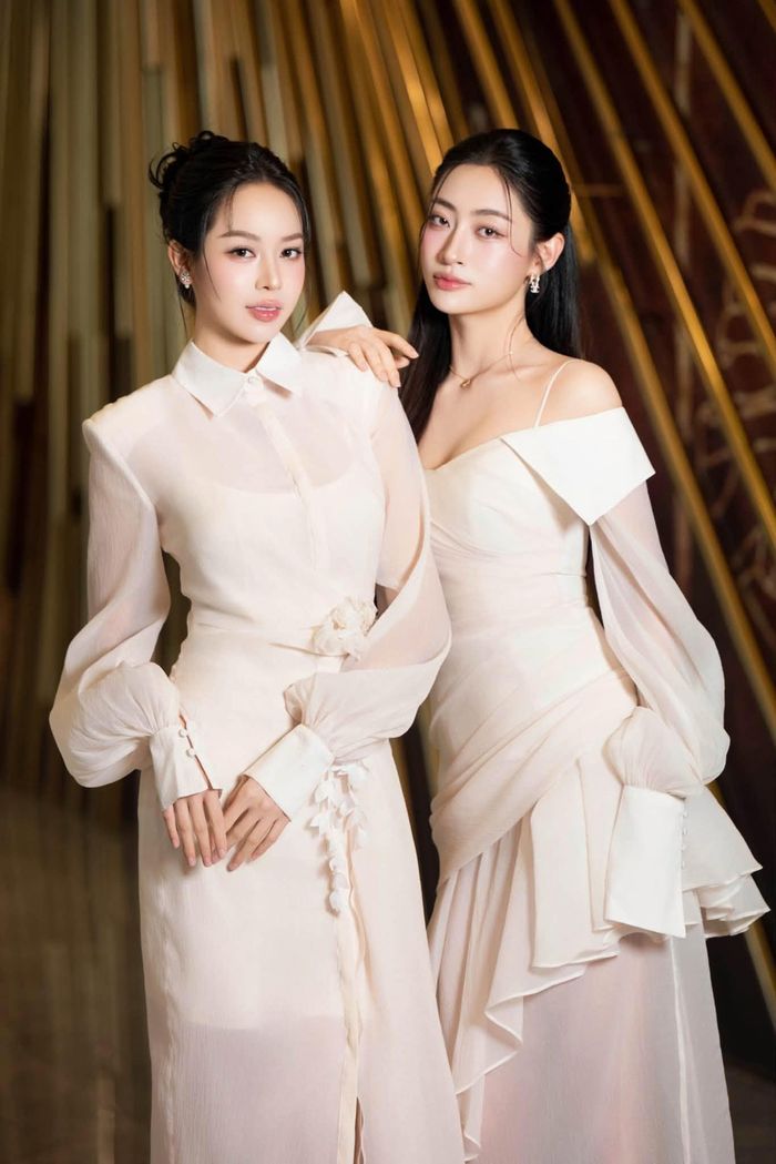 Mỗi người mang một vẻ đẹp riêng nhưng đều toát lên sự cuốn hút, khiến màn "đọ sắc" nhanh chóng trở thành chủ đề được cư dân mạng bàn luận.
