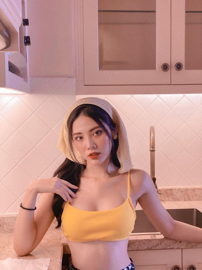 Đinh Ngọc Anh từng gây sốt khi có lần đầu tiên đóng phim truyền hình với vai Mộc Lam trong bộ phim "Gái ngàn đô". Vai Mộc Lam mang màu sắc gợi cảm, cũng từ đó mà Đinh Ngọc Anh thường được các đạo diễn lựa chọn cho các nhân vật quyến rũ.