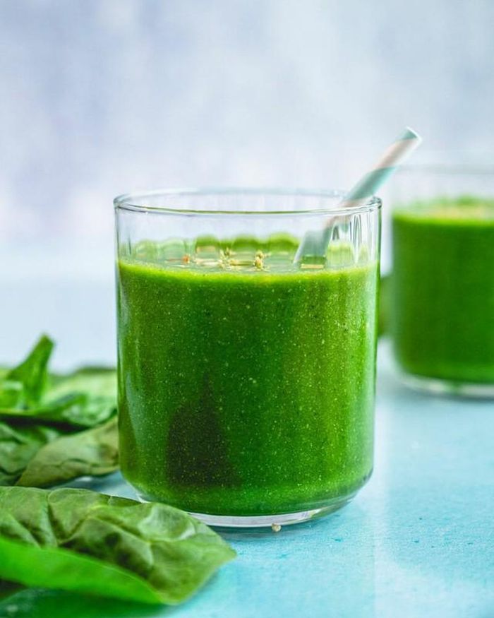 Nước ép từ cải xoăn, rau bina, dưa chuột, cần tây hoặc một số loại rau xanh khác là lựa chọn giúp tăng lượng rau trong chế độ ăn.
