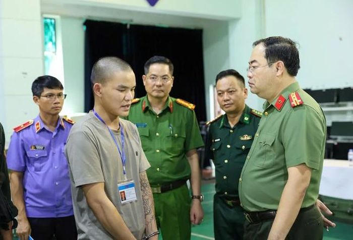 Lãnh đạo Công an tỉnh, Viện Kiểm sát nhân dân tỉnh và Ban Chỉ huy Bộ đội Biên phòng tỉnh Lai Châu trực tiếp kiểm tra, làm việc với các đối tượng trong quá trình đấu tranh Chuyên án 0726L - (ảnh CALC).