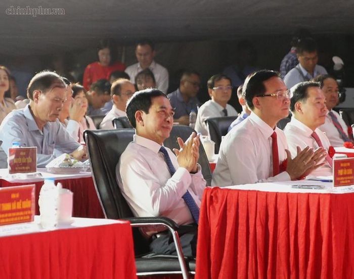 Đại tướng Phan Văn Giang dự Lễ khánh thành Quảng trường Trung tâm Gia Nghĩa và Khu liên hợp Bảo tàng, Thư viện, Công viên. Ảnh: VGP/Nguyễn Hoàng