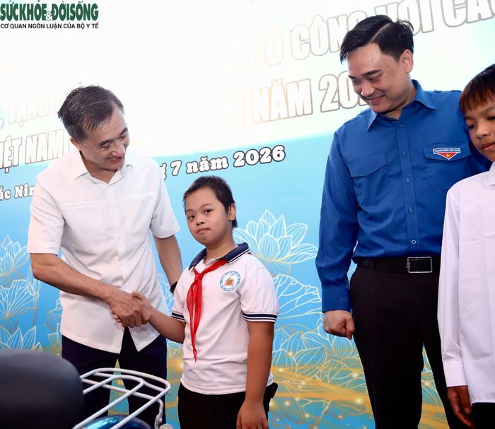 Theo Thứ trưởng Trần Văn Thuấn, mỗi chiếc xe đạp được trao hôm nay không chỉ giúp hành trình đến lớp của các em học sinh bớt nhọc nhằn, mà còn chở theo niềm tin, sự động viên để các em tiếp tục nỗ lực vươn lên trong học tập.