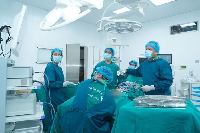 Thầy thuốc Bạch Mai nỗ lực đưa y tế tuyến cuối đến gần dân hơn.
