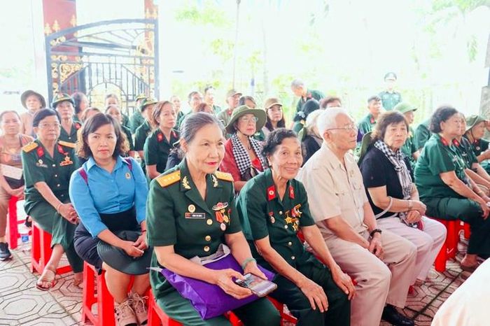 Nhiều tướng lĩnh, cựu chiến binh và thế hệ trẻ cùng tham dự buổi lễ. Ảnh: H.N