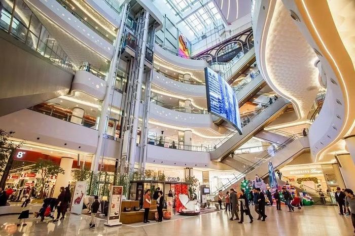 Không chỉ mang đến sự tiện lợi, các mall còn khéo léo kích thích khả năng tiêu dùng.