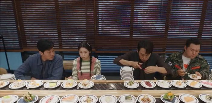 Đói rồi, măm măm sushi thôi!