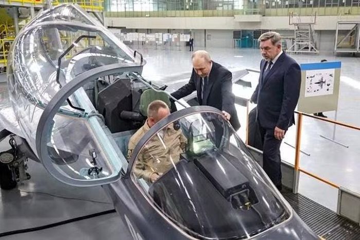 Theo đại diện của UAC, Yak-130M được phát triển dựa trên phân tích và tổng hợp kinh nghiệm hàng không trong các cuộc xung đột cục bộ và khu vực.