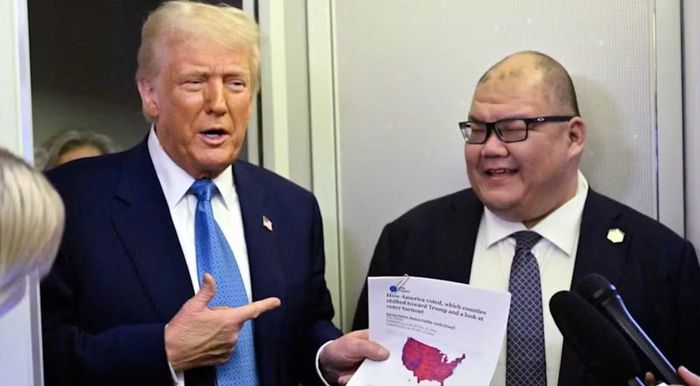 Giám đốc truyền thông Nhà Trắng, ông Steven Cheung, khẳng định Tổng thống Donald Trump vẫn ưu tiên giải pháp ngoại giao, nhưng vẫn bảo lưu mọi lựa chọn nếu Iran tiếp tục tấn công các tuyến hàng hải thương mại tại eo biển Hormuz hoặc các đồng minh của Mỹ trong khu vực.