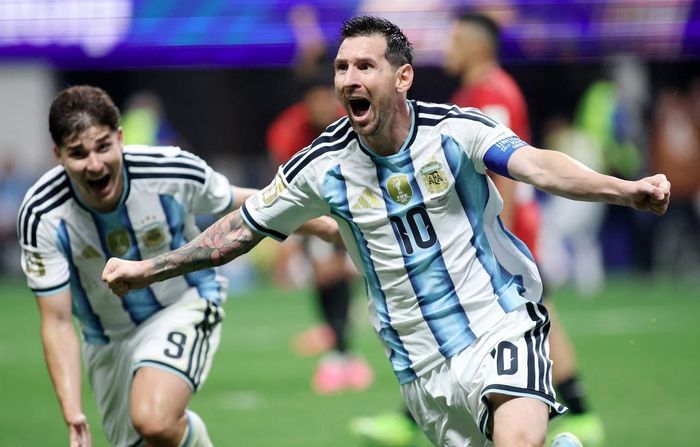 Hoàng Hên từng giao lưu với đàn anh Messi.