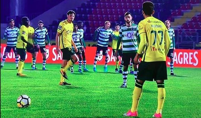 Hoàng Hên thời đấu Bruno Fernandes năm 2018.