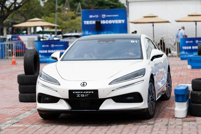 BYD đang tăng tốc chinh phục phân khúc xe điện hạng sang tại Malaysia với màn ra mắt mẫu Denza Z9GT với mức giá chỉ 87.900 USD, thấp hơn nhiều so với các mẫu xe khác thuộc cùng phân khúc.