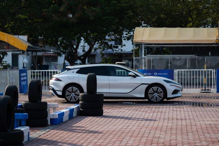 Tính đến nay, BYD đã bán hơn 35.000 xe điện tại Malaysia. Riêng năm ngoái, hãng đã tiêu thụ 14.407 xe điện, qua đó trở thành thương hiệu xe điện bán chạy nhất quốc gia Đông Nam Á này.