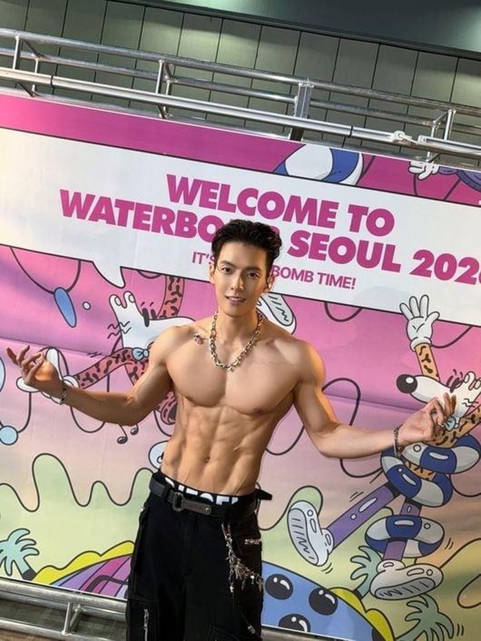  Lee Min Hyuk khoe hình thể tại lễ hội âm nhạc. Ảnh: OSEN. 