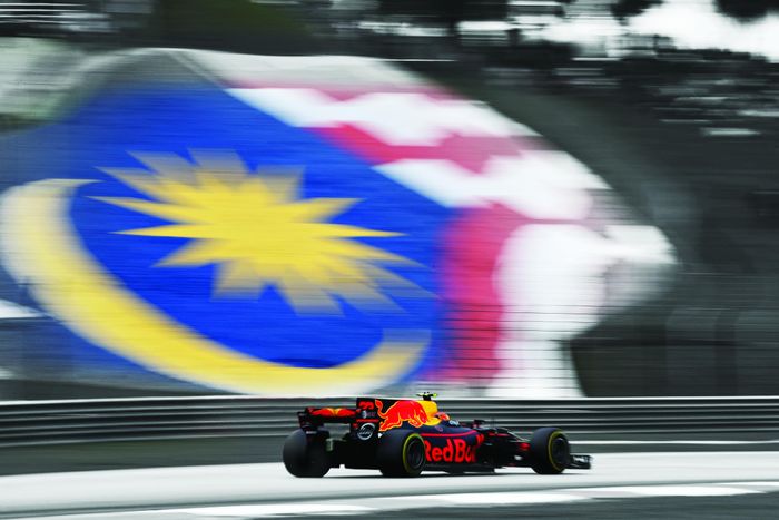 Việc bổ sung Bahrain Grand Prix tại Sepang giúp lịch thi đấu Formula 1 2026 tăng từ 22 lên 23 chặng. Ban tổ chức F1 vẫn đang dự trù kế hoạch khác nếu các chặng đua Qatar và Abu Dhabi bị ảnh hưởng.