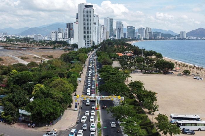  Đường Trần Phú, một trong những tuyến đường cấm bán hàng rong ở phường Nha Trang. Ảnh: Xuân Hoát.
