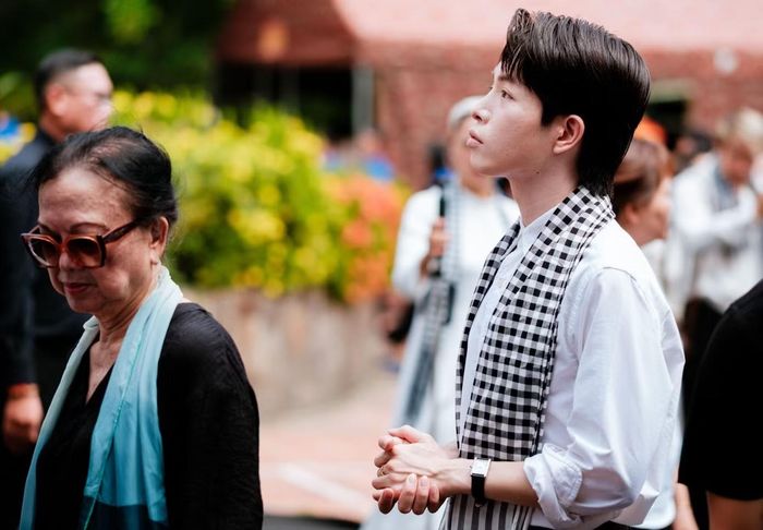  Ca sĩ Đức Phúc cùng các tiền bối tham gia buổi lễ ý nghĩa đúng dịp kỷ niệm Ngày Thương binh - Liệt sĩ. 