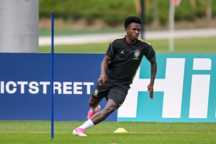 Vinícius chưa chốt tương lai, Arsenal vẫn đợi thời