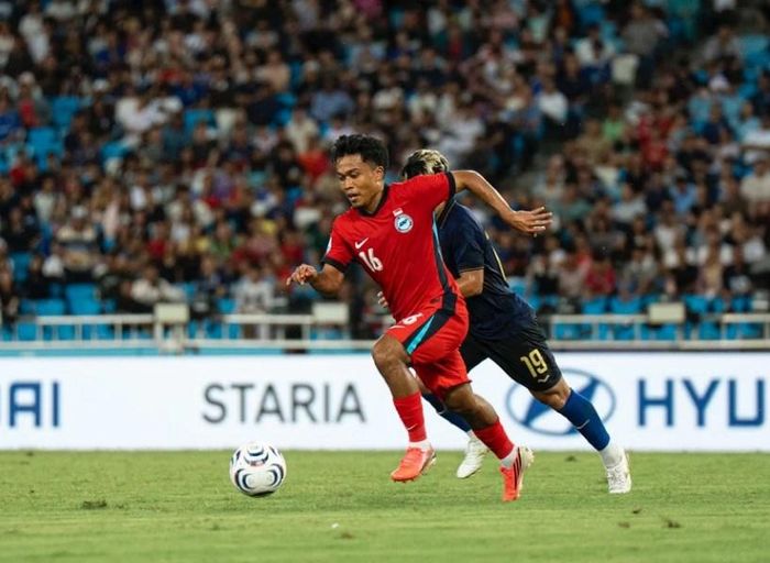 Singapore có màn khởi đầu ấn tượng bằng chiến thắng 2-1 trên sân Campuchia