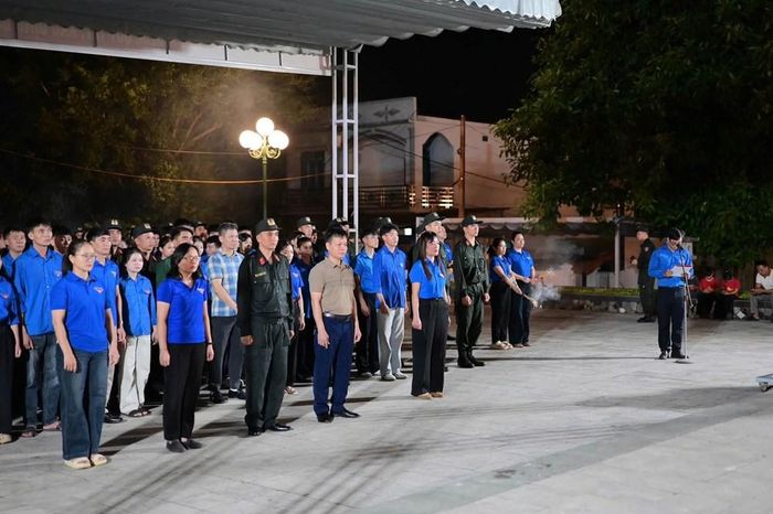 Đoàn viên, thanh niên và lực lượng vũ trang thành kính tưởng niệm các Anh hùng liệt sĩ
