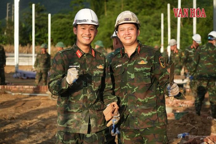 Những người lính trẻ nơi tâm lũ Lai Châu