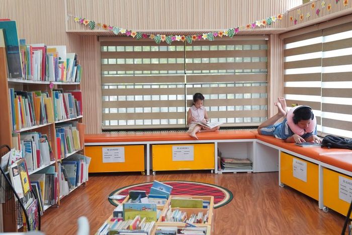 Không gian thư viện tại Viện Pháp Hà Nội là nơi không chỉ dành cho các hoạt động đọc sách mà còn có nhiều chương trình giao lưu khác của Viện như các buổi hội thảo hay tọa đàm văn học