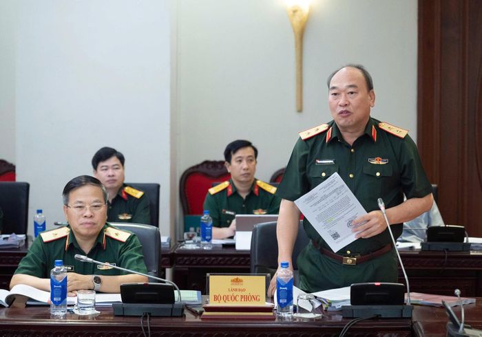 Trung tướng Lê Quang Đạo, Phó Tổng tham mưu trưởng QĐND Việt Nam phát biểu tiếp thu các ý kiến tại phiên thẩm tra