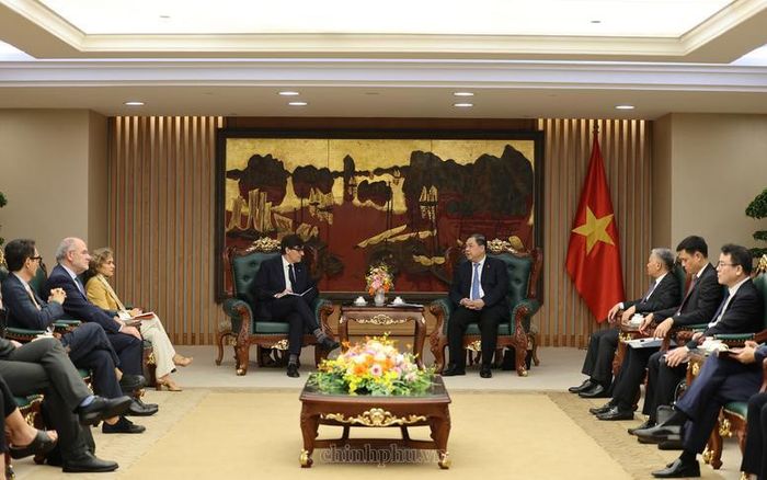 Chủ tịch Salvador Illa cho biết Catalonia sẵn sàng chia sẻ kinh nghiệm, giải pháp công nghệ trong quy hoạch, phát triển kinh tế, đô thị hóa, cũng như thúc đẩy hợp tác giữa các trung tâm nghiên cứu - Ảnh: VGP/Phương Nguyên